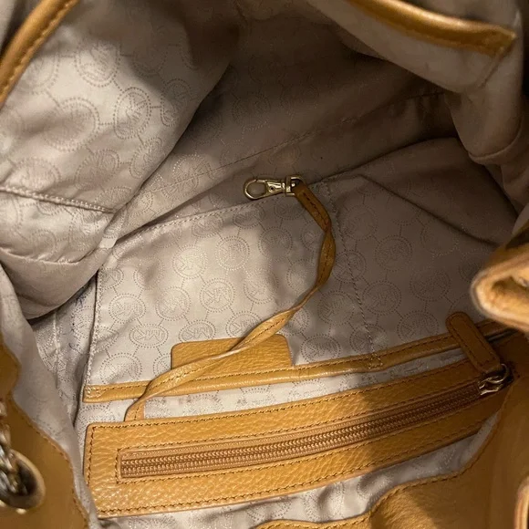 2 MICHAEL KORS BAG WITH FREE PINK TOTE - Picture 5 of 9